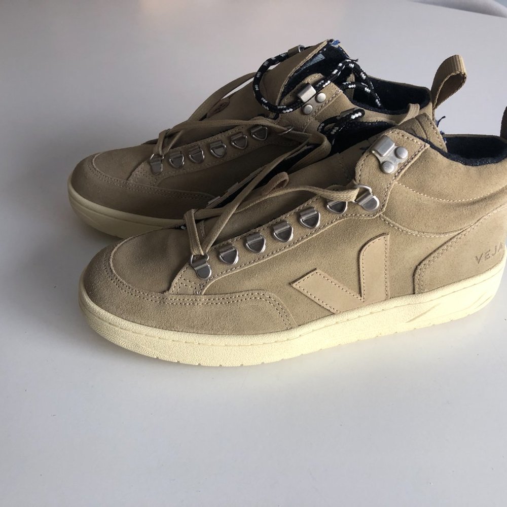 Veja Roraima Suede - Picture 2 of 7